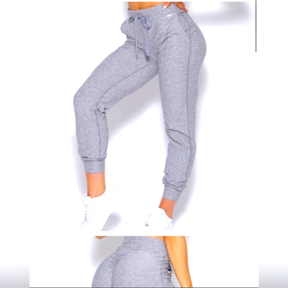 Size L bombshell scrunch bottom joggers
